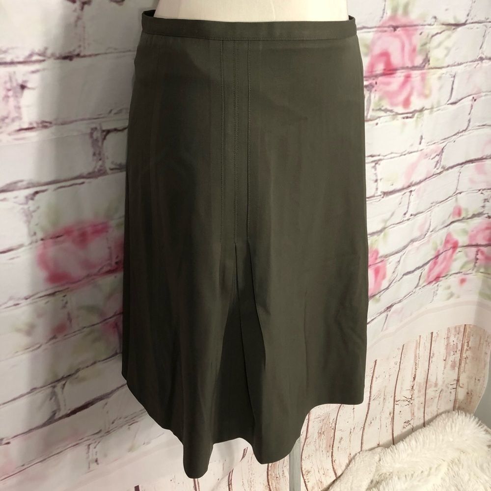 Burberry military green front pleated skirt - Picture 2 of 10